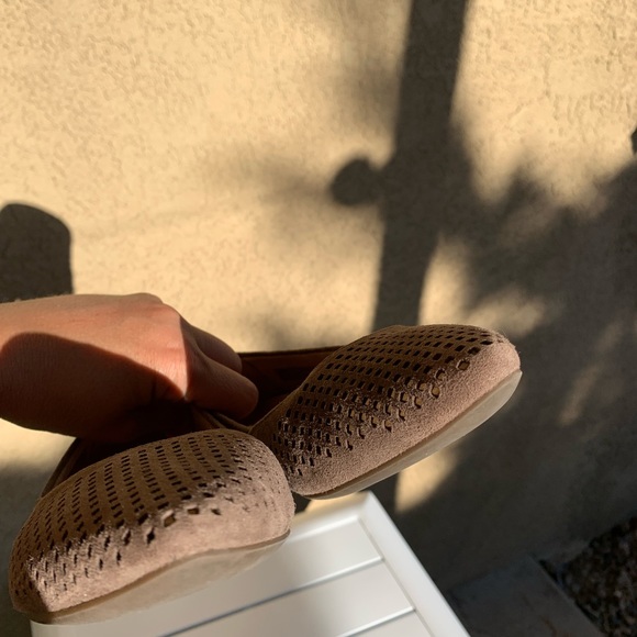 Vionic brown suede perforated pointy toe ballet flats size 7 - Picture 13 of 13